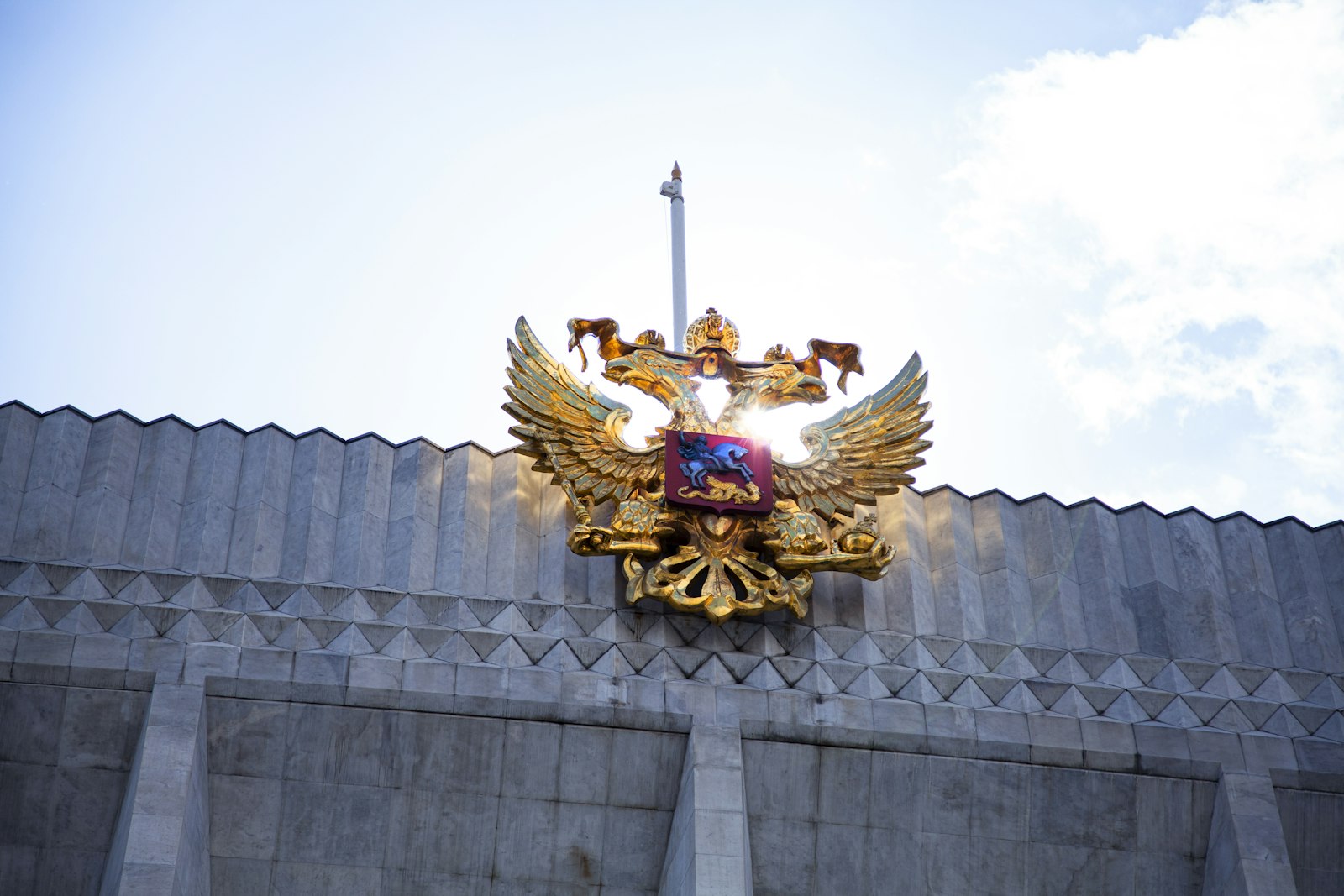 Налоги для российского инвестора в Дубае: CRS, 3-НДФЛ и валютный контроль в 2026